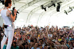 Perry Farrell has fun with the crowd!